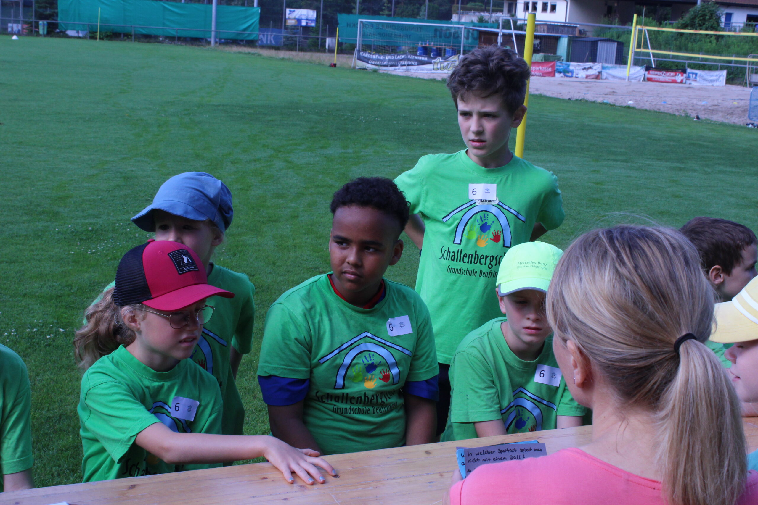 Hier dürfen Kinder an der Quizstation Fragen beantworten.