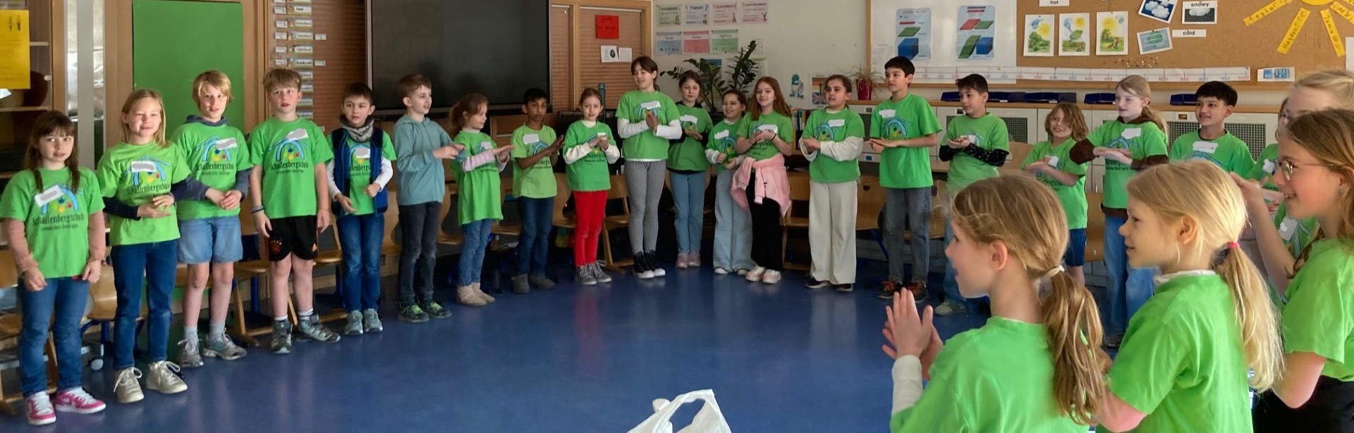 Eltern gestalten Unterricht zum Thema Freunde üben Rücksicht.