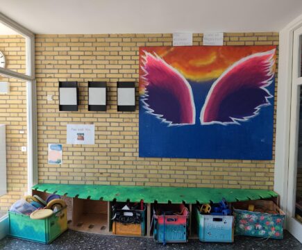 Kreativer Abschluss der Klasse 4: Unser Eingangsbereich erstrahlt in neuem Glanz