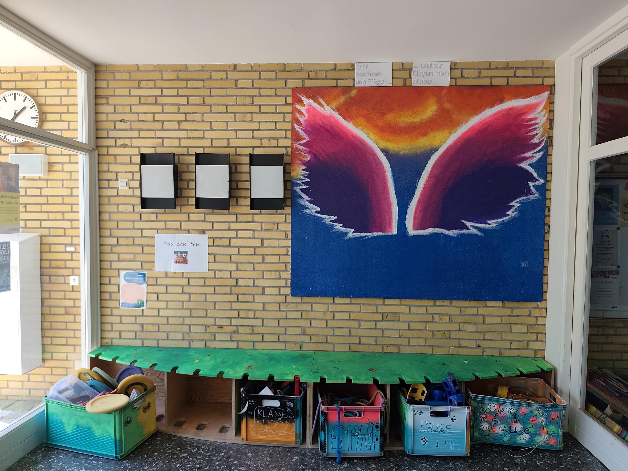 Kreativer Abschluss der Klasse 4: Unser Eingangsbereich erstrahlt in neuem Glanz